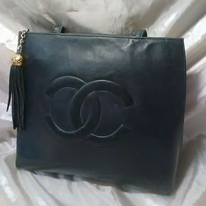 VINTAGE BLACK LEATHER CHANEL PURSE